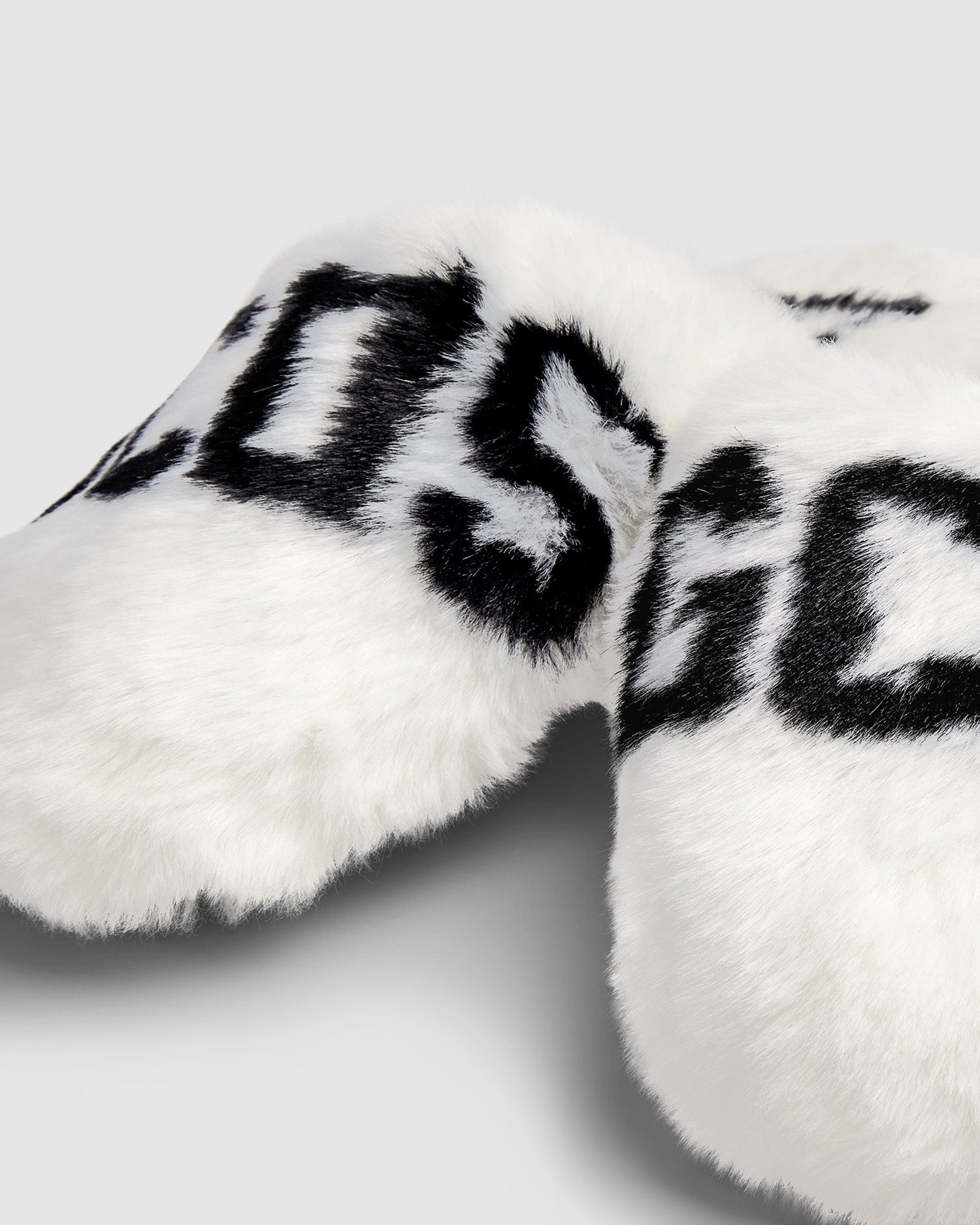 Chaussons GCDS Faux Fur Slippers Homme Blanche | 389645-GVD